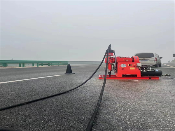 莺歌海镇马路路基路面开裂下沉注浆加固灌浆